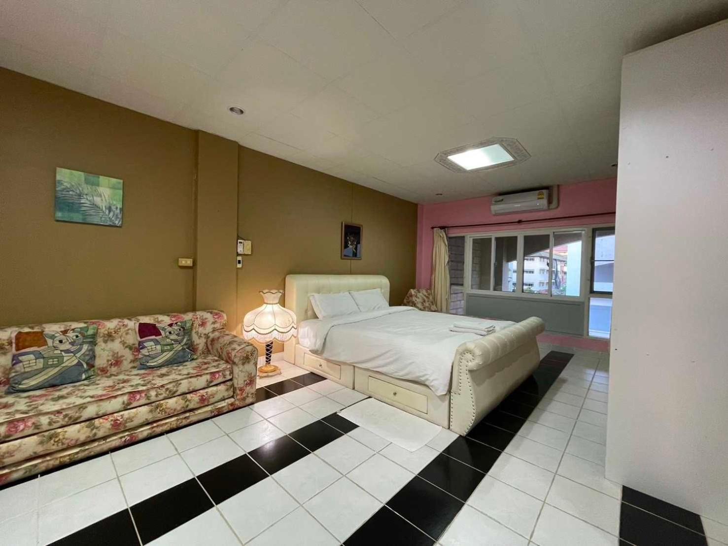 Oyo 75486 Anna Residence Jomtien Bagian luar foto