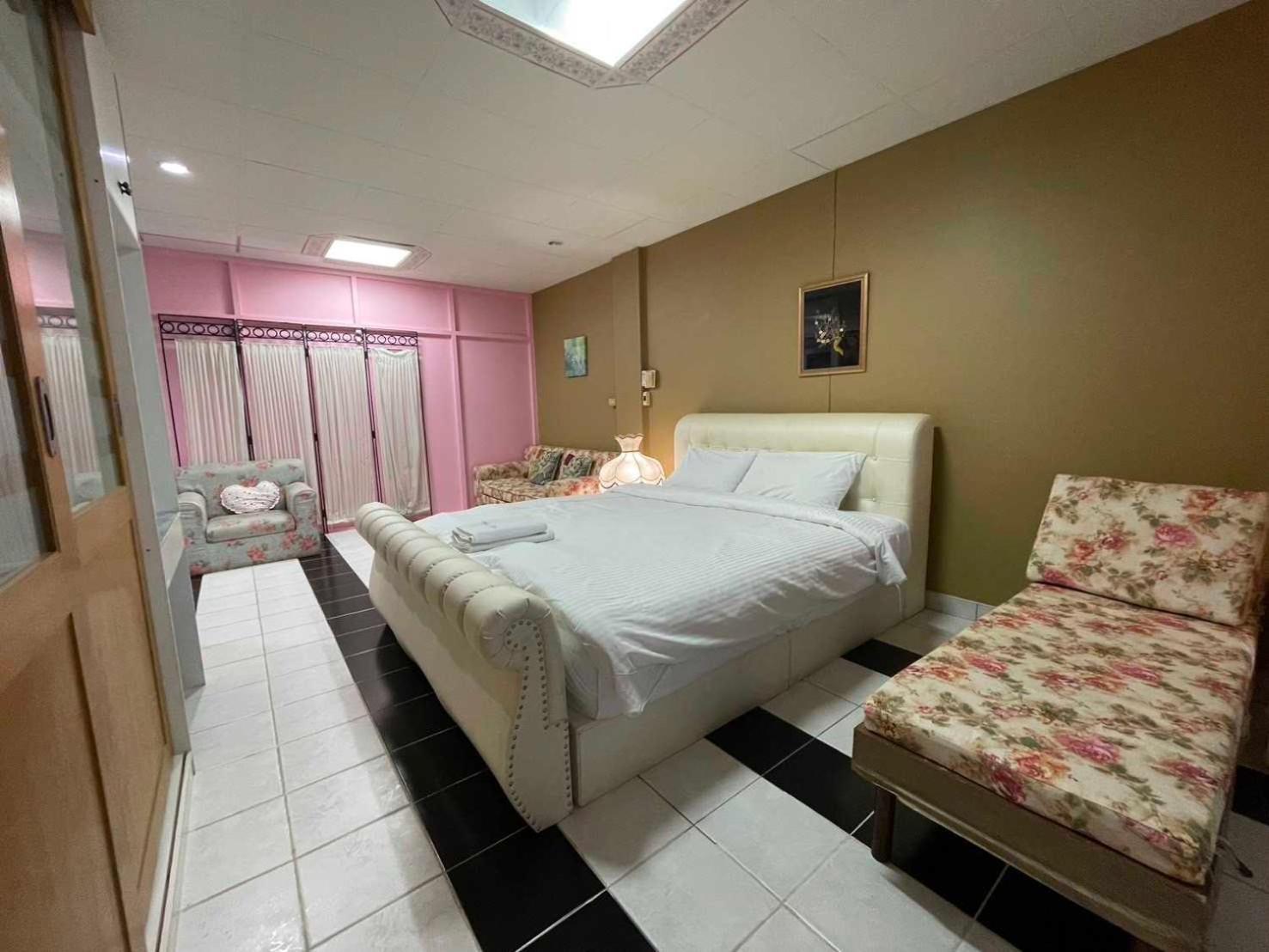 Oyo 75486 Anna Residence Jomtien Bagian luar foto