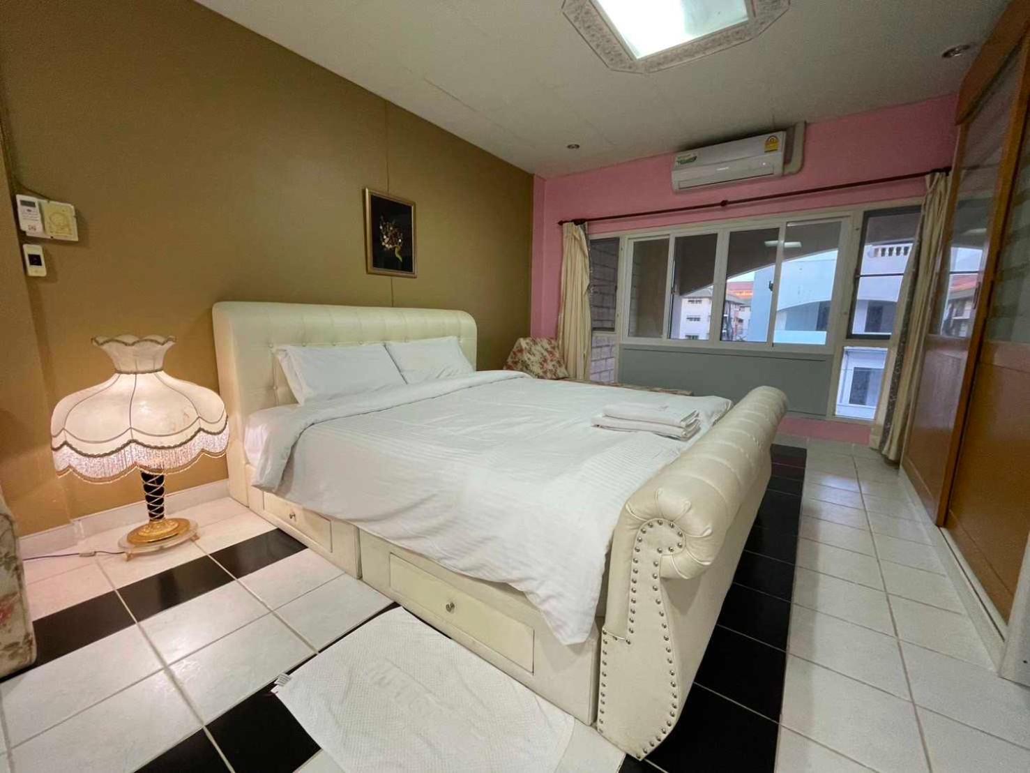 Oyo 75486 Anna Residence Jomtien Bagian luar foto