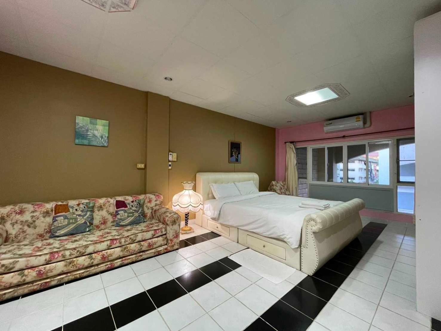 Oyo 75486 Anna Residence Jomtien Bagian luar foto