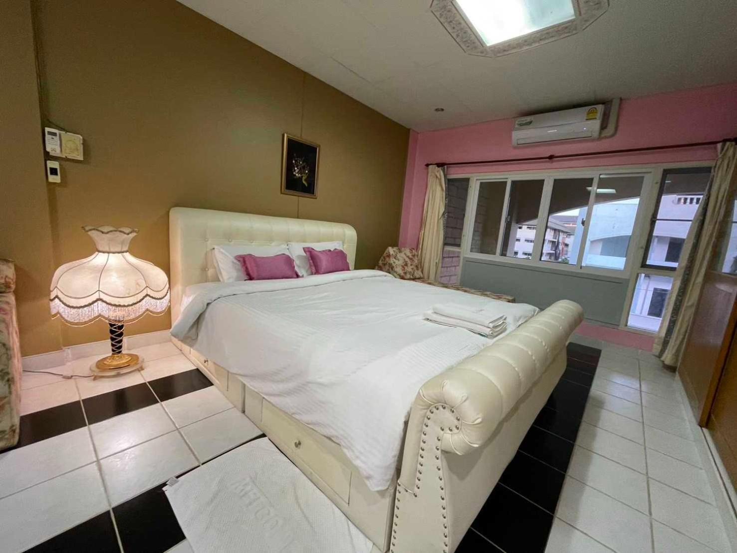 Oyo 75486 Anna Residence Jomtien Bagian luar foto