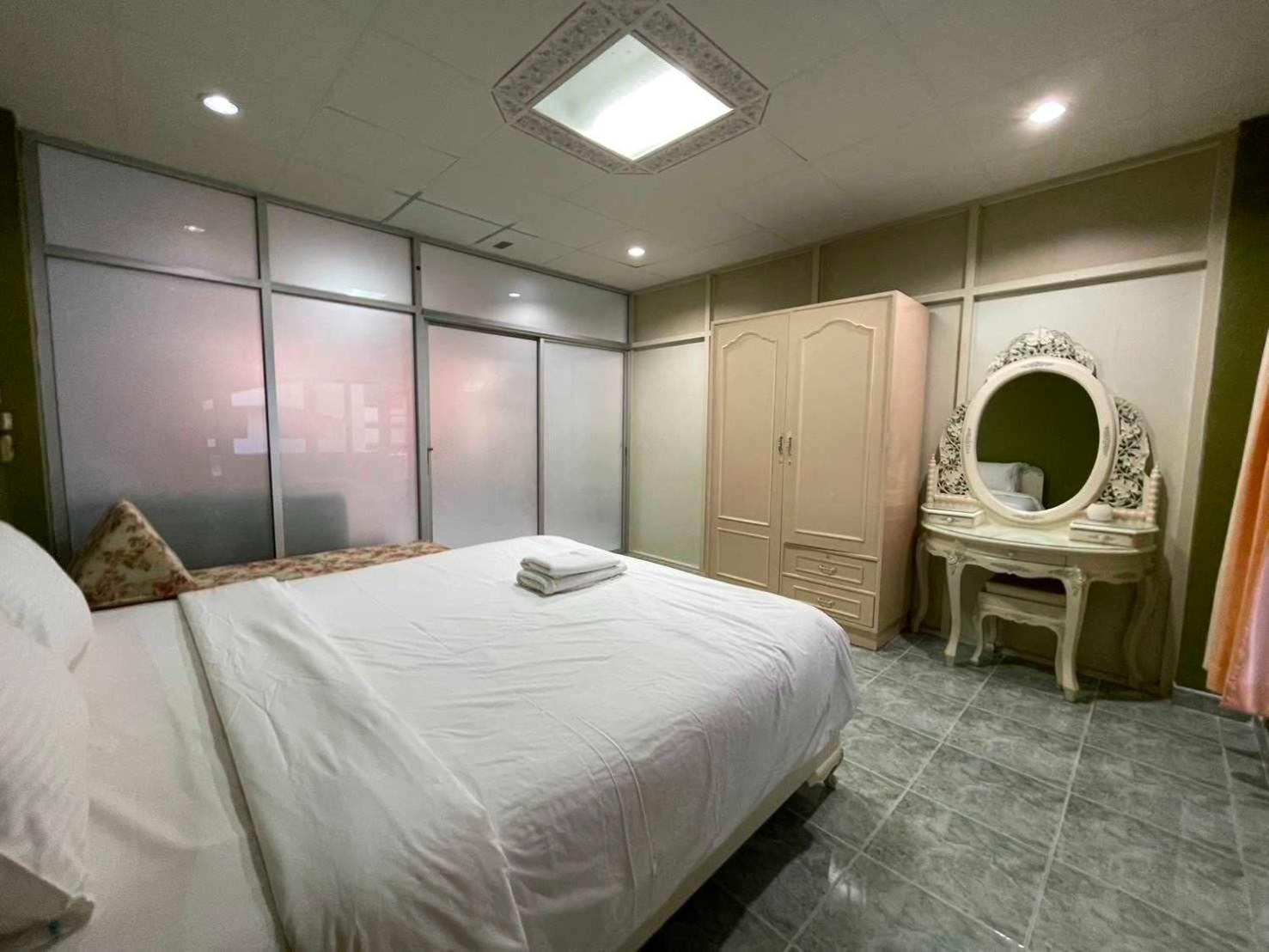 Oyo 75486 Anna Residence Jomtien Bagian luar foto
